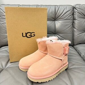 Ugg Mini Bailey Boot  Fashion Buckle Size 5 Women